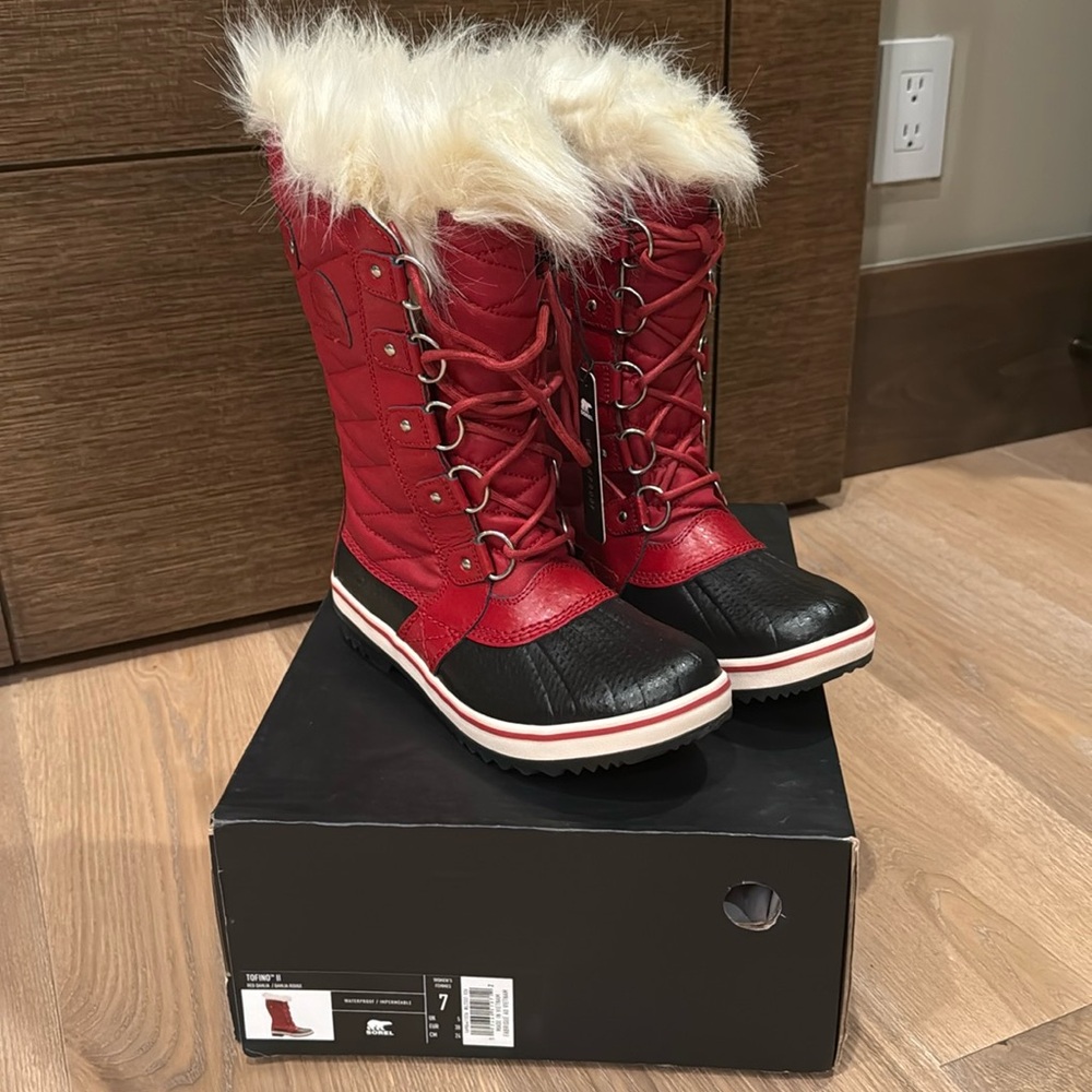 Sorel Torfino Winter Boots Women Sz 7 Waterproof Faux Fur Lace Up Red Winterwear